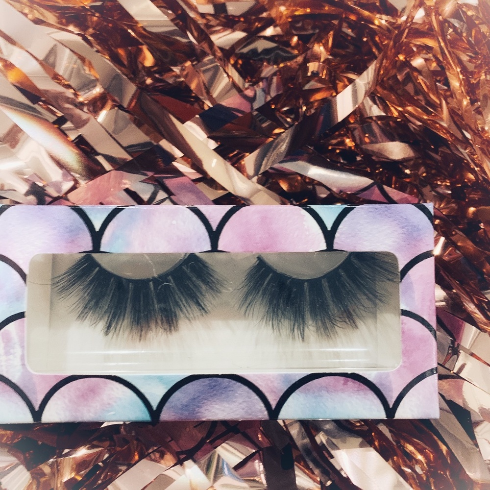 Long Wispy Lashes